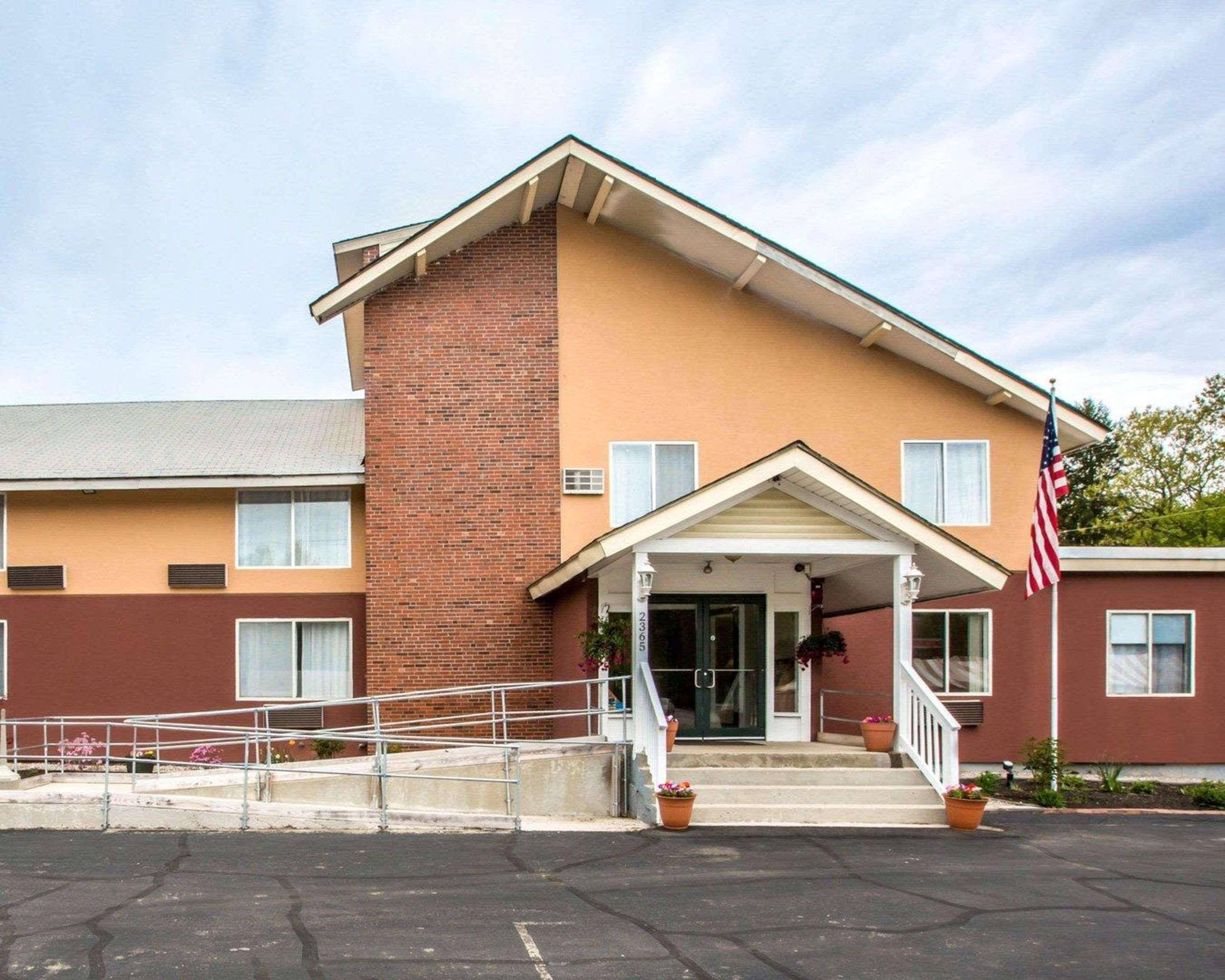 Econo Lodge Lakes Region West Ossipee Exterior photo