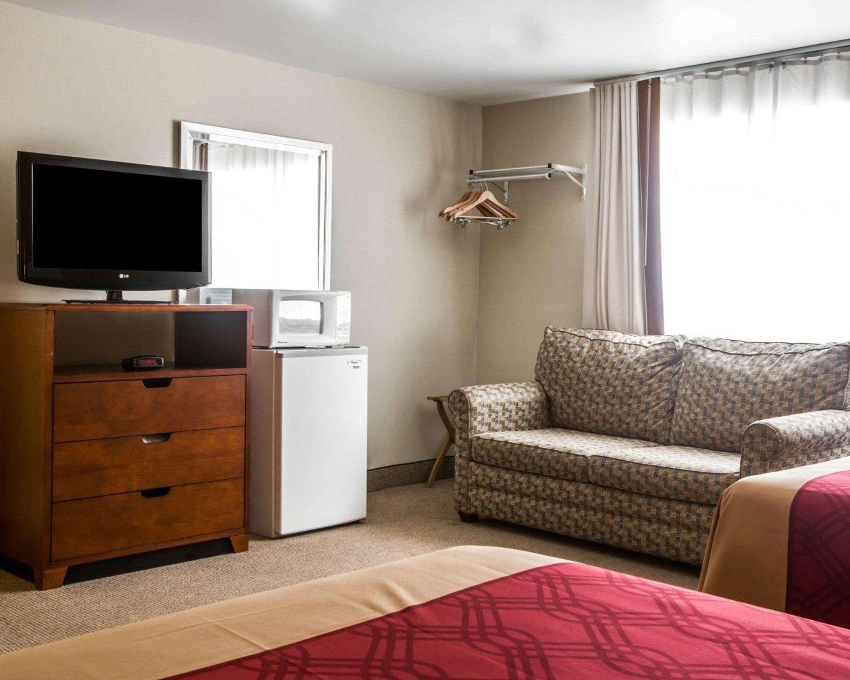 Econo Lodge Lakes Region West Ossipee Exterior photo