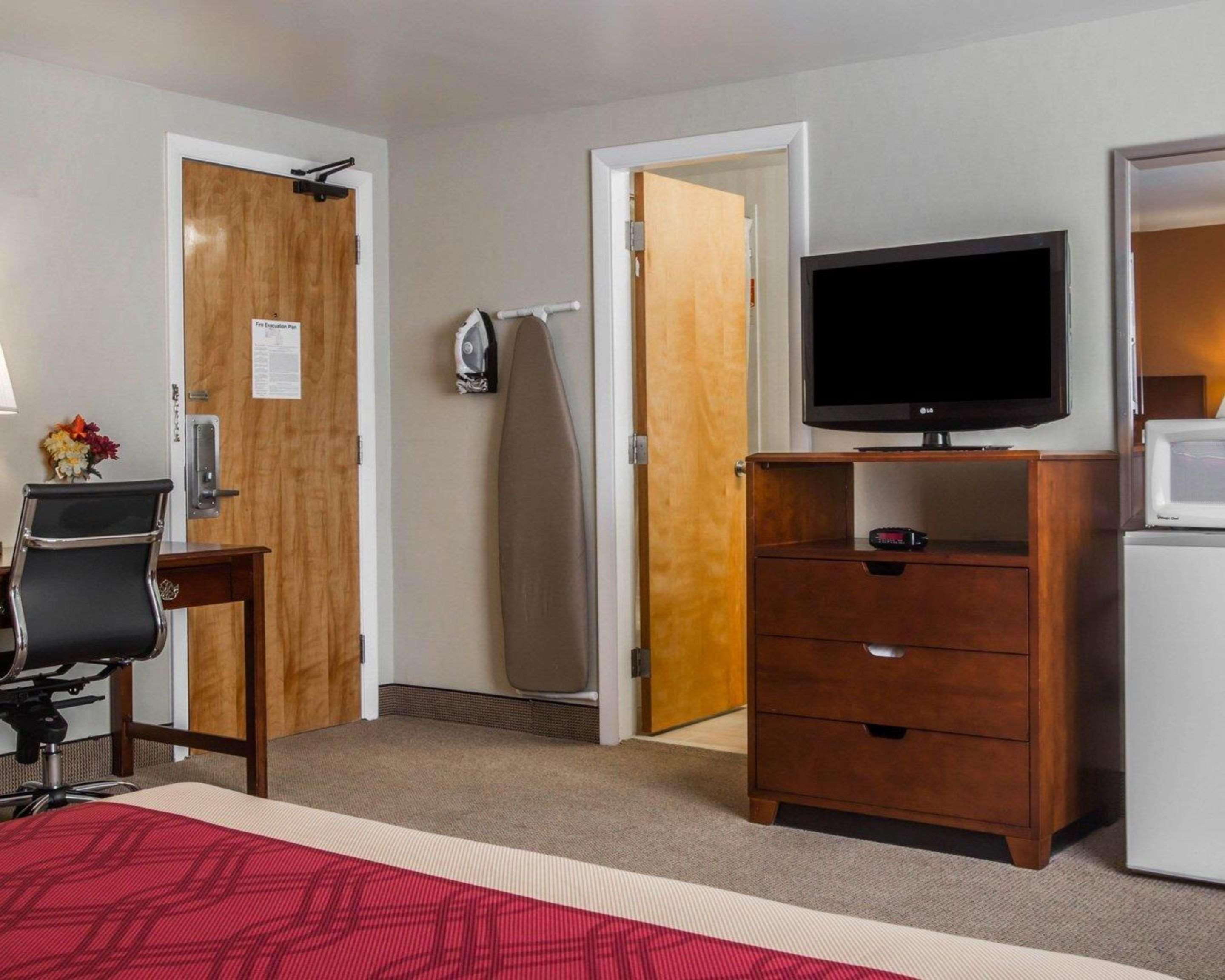 Econo Lodge Lakes Region West Ossipee Exterior photo