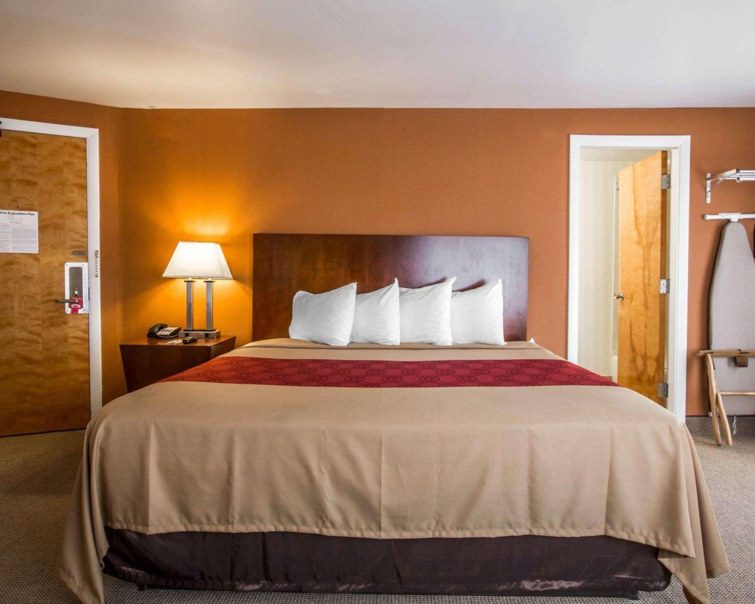 Econo Lodge Lakes Region West Ossipee Exterior photo