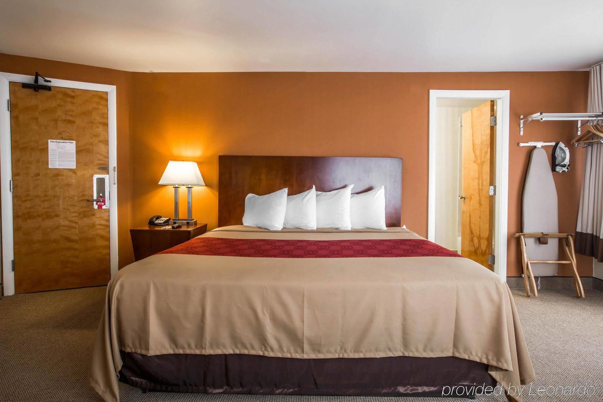 Econo Lodge Lakes Region West Ossipee Exterior photo